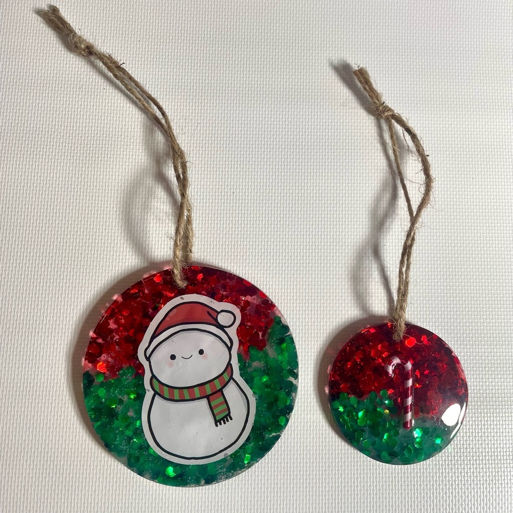 Hand Crafted Resin Festive Christmas Ornaments- Set of 2